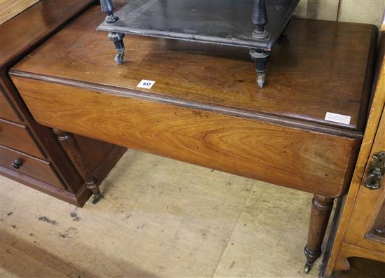 Mahogany drop leaf table(-)